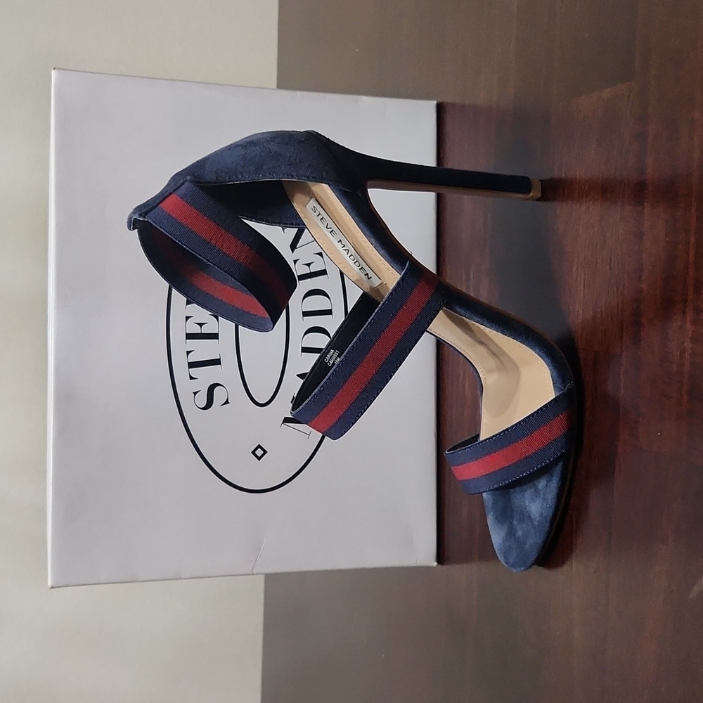 Navy blue heels